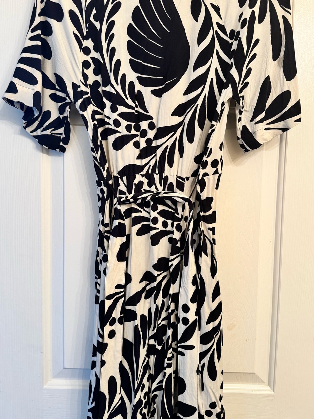 TWO H&M Spring/Summer Dresses Blue & White / Black & White Floral Patterned - Picture 9 of 9
